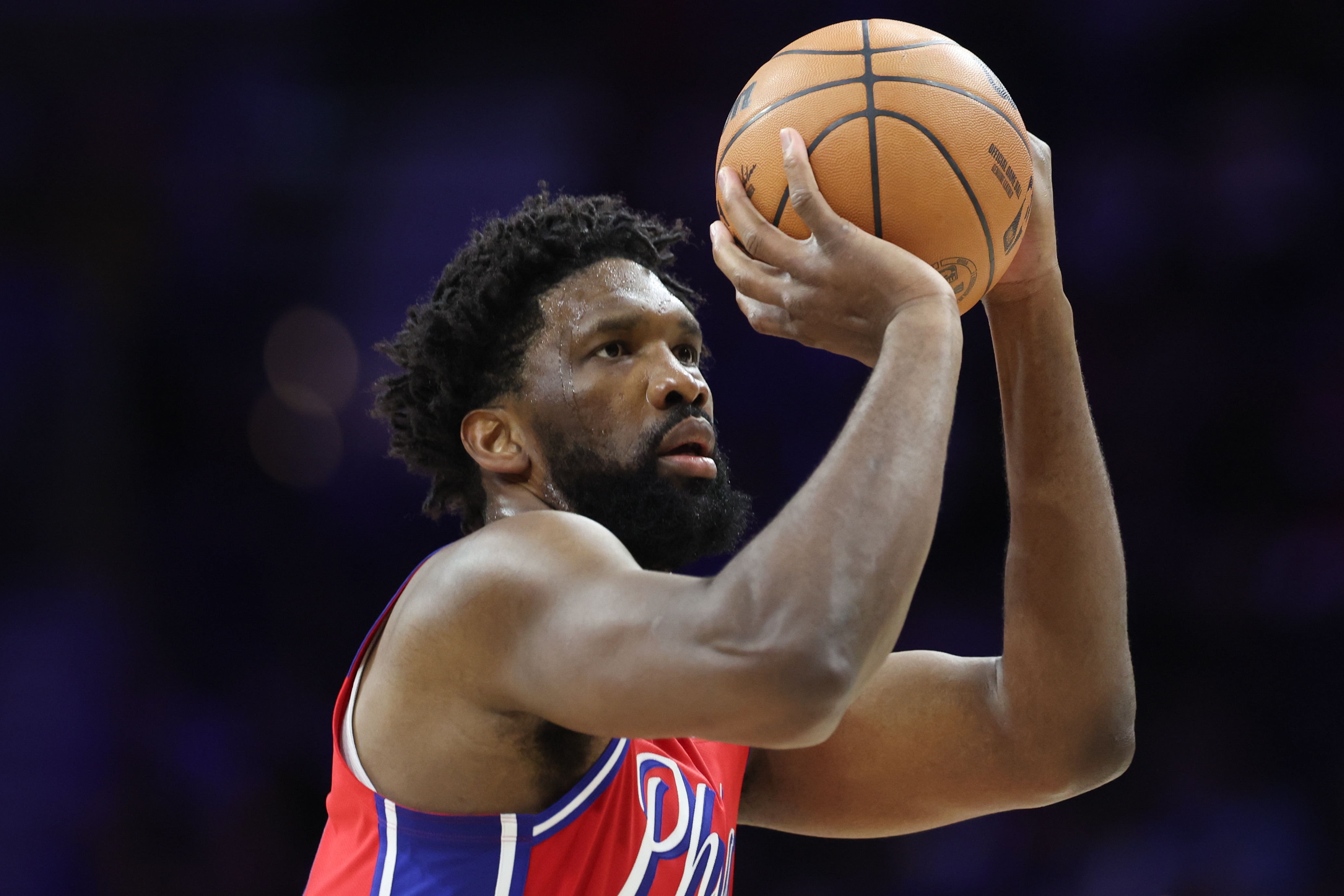 在线游戏平台-高效表现！恩比德17中10&amp;罚球10中9 得到30分9篮板4助攻